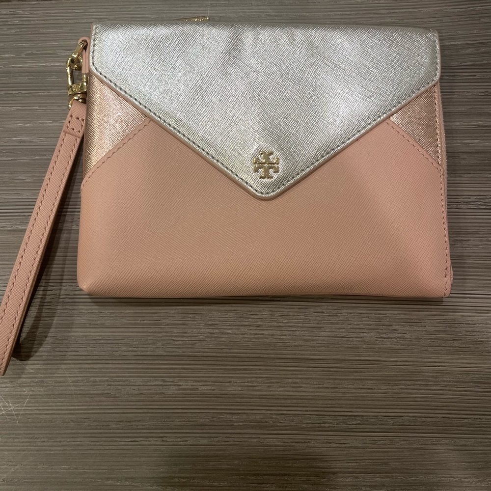Tory Burch Wristlet in Silver/Rose Gold